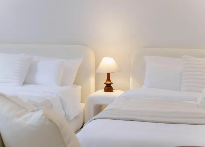 Гостевой дом New Accommodation, Seoul, 3 Rooms, Near Hongdae, Hongdae Waterfall House