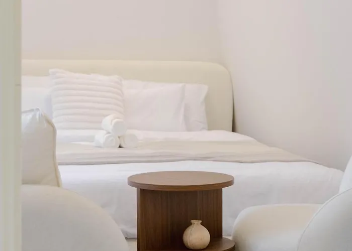 New Accommodation, Seoul, 3 Rooms, Near Hongdae, Hongdae Waterfall House 3* Сеул