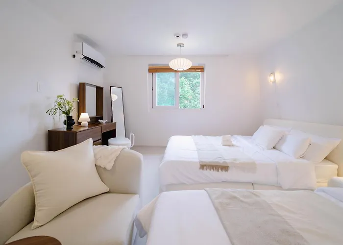 Гостевой дом New Accommodation, Seoul, 3 Rooms, Near Hongdae, Hongdae Waterfall House