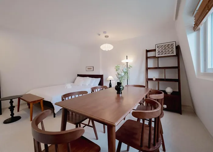New Accommodation, Seoul, 3 Rooms, Near Hongdae, Hongdae Waterfall House 3* Сеул