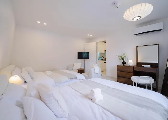 New Accommodation, Seoul, 3 Rooms, Near Hongdae, Hongdae Waterfall House 3* Сеул