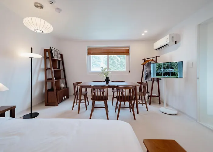 New Accommodation, Seoul, 3 Rooms, Near Hongdae, Hongdae Waterfall House 3* Сеул