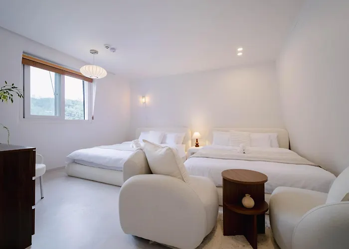 New Accommodation, Seoul, 3 Rooms, Near Hongdae, Hongdae Waterfall House Сеул