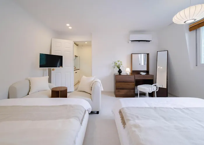 Гостевой дом New Accommodation, Seoul, 3 Rooms, Near Hongdae, Hongdae Waterfall House 3*