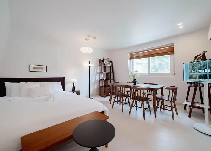 New Accommodation, Seoul, 3 Rooms, Near Hongdae, Hongdae Waterfall House Сеул