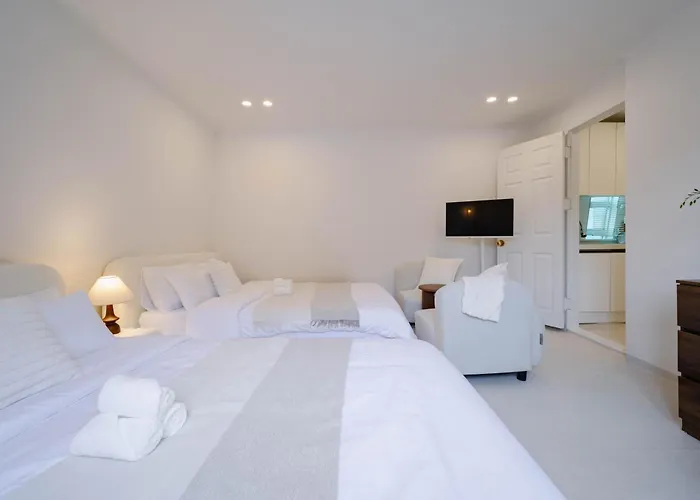 New Accommodation, Seoul, 3 Rooms, Near Hongdae, Hongdae Waterfall House Сеул