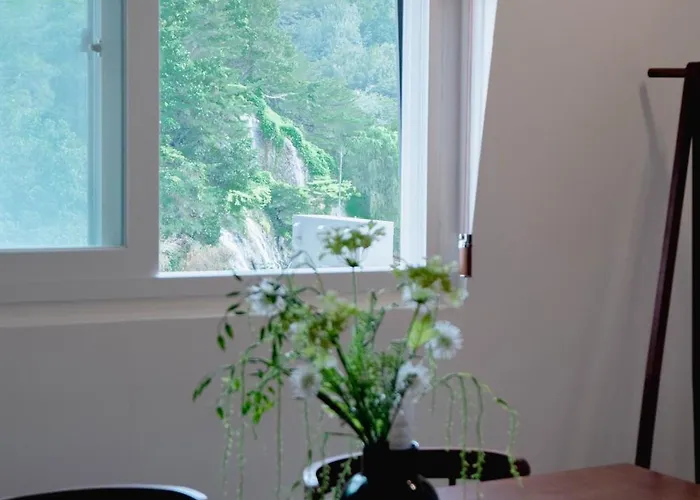 Гостевой дом New Accommodation, Seoul, 3 Rooms, Near Hongdae, Hongdae Waterfall House Сеул