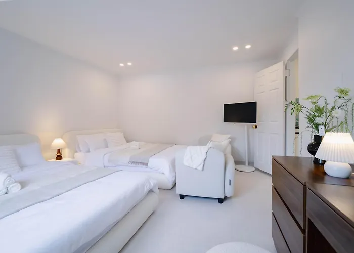 Гостевой дом New Accommodation, Seoul, 3 Rooms, Near Hongdae, Hongdae Waterfall House
