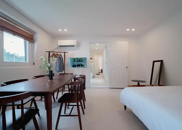 Гостевой дом New Accommodation, Seoul, 3 Rooms, Near Hongdae, Hongdae Waterfall House
