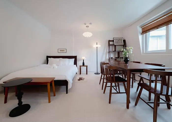 Гостевой дом New Accommodation, Seoul, 3 Rooms, Near Hongdae, Hongdae Waterfall House Сеул