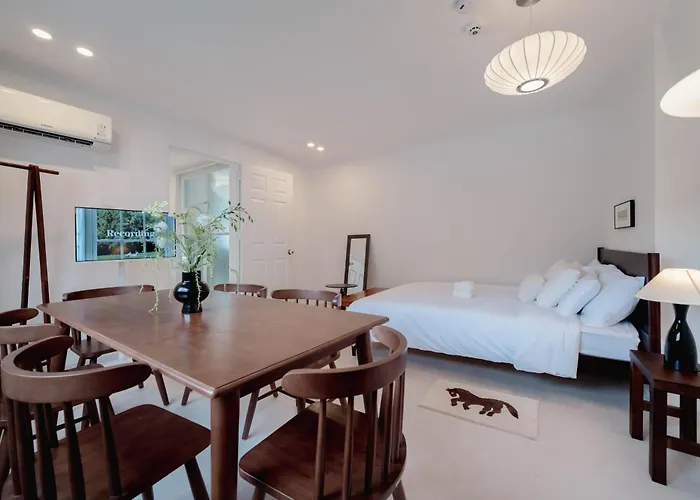 New Accommodation, Seoul, 3 Rooms, Near Hongdae, Hongdae Waterfall House 3* Сеул