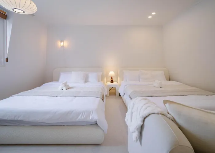 Гостевой дом New Accommodation, Seoul, 3 Rooms, Near Hongdae, Hongdae Waterfall House